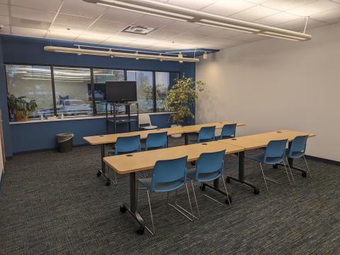 Quiet Reading Room B with tables and chairs